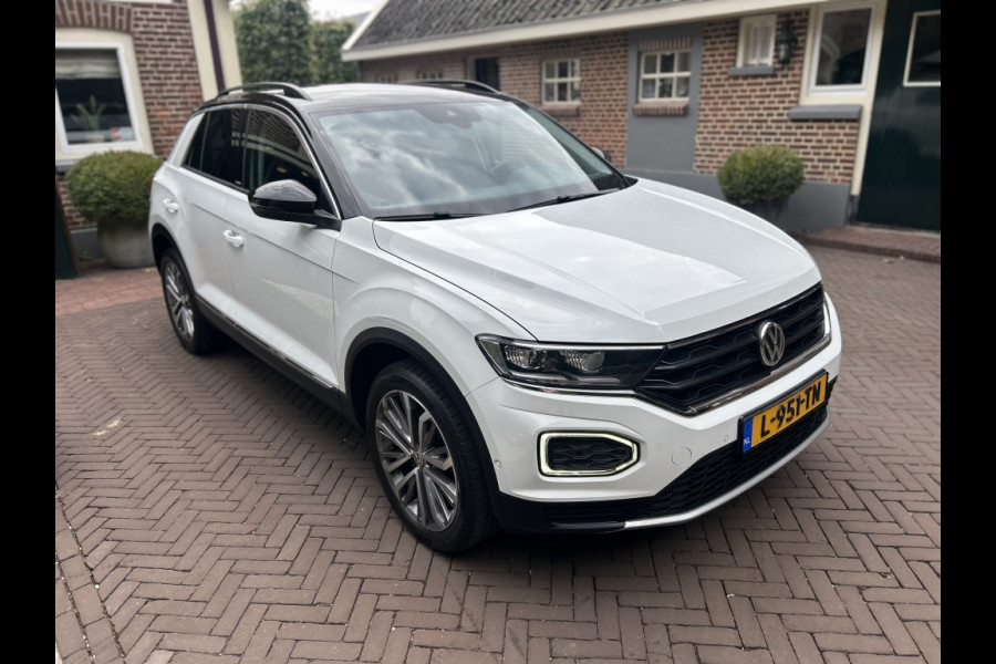 Volkswagen T-Roc 1.5 TSI 150pk Automaat Navi, ACC, 18" LMV, Trekhaak afn.