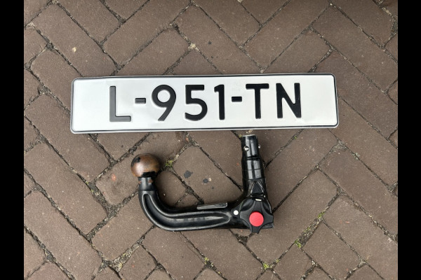 Volkswagen T-Roc 1.5 TSI 150pk Automaat Navi, ACC, 18" LMV, Trekhaak afn.