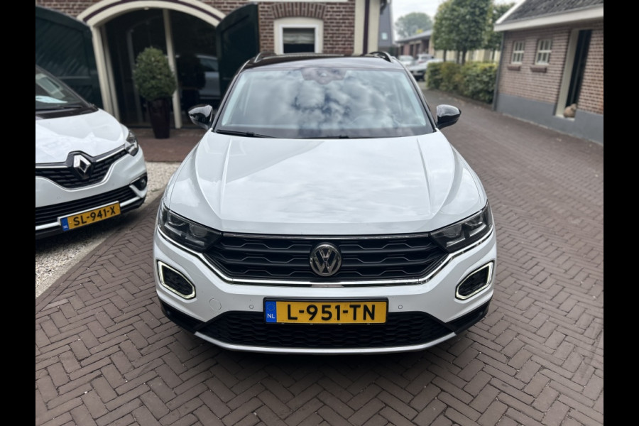 Volkswagen T-Roc 1.5 TSI 150pk Automaat Navi, ACC, 18" LMV, Trekhaak afn.