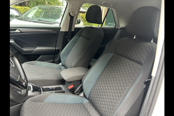 Volkswagen T-Roc 1.5 TSI 150pk Automaat Navi, ACC, 18" LMV, Trekhaak afn.