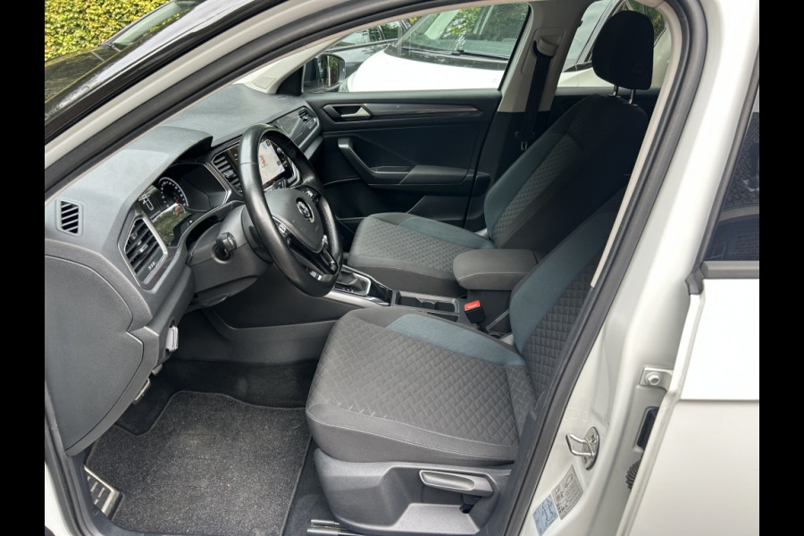 Volkswagen T-Roc 1.5 TSI 150pk Automaat Navi, ACC, 18" LMV, Trekhaak afn.