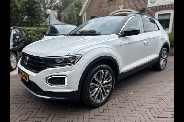 Volkswagen T-Roc 1.5 TSI 150pk Automaat Navi, ACC, 18" LMV, Trekhaak afn.