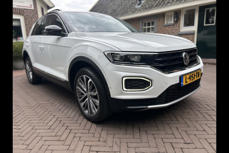 Volkswagen T-Roc 1.5 TSI 150pk Automaat Navi, ACC, 18" LMV, Trekhaak afn.