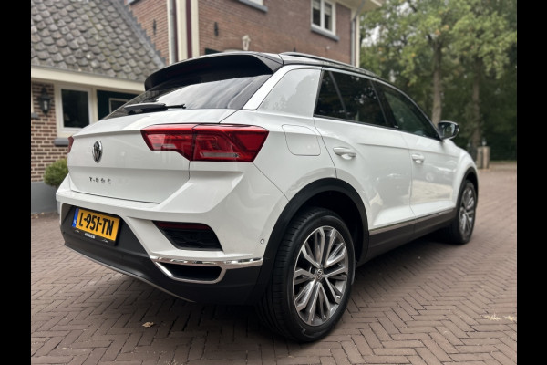 Volkswagen T-Roc 1.5 TSI 150pk Automaat Navi, ACC, 18" LMV, Trekhaak afn.