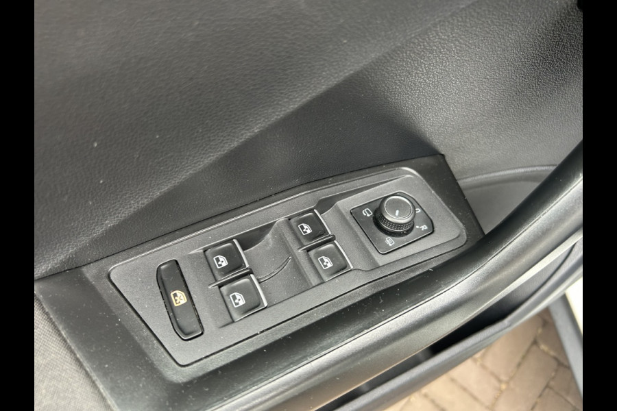 Volkswagen T-Roc 1.5 TSI 150pk Automaat Navi, ACC, 18" LMV, Trekhaak afn.