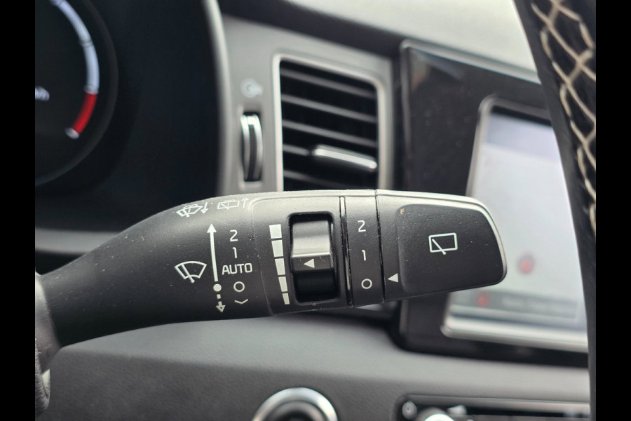 Kia e-Niro ExecutiveLine 64 kWh | 100% SOH | LEDER | CAMERA | JBL | STOELVERWARMING/VENTILATIE |