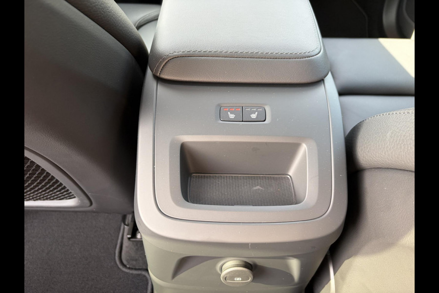 Volvo XC60 2.0 T8 Plug-in hybrid AWD Plus Dark LUCHTVERING| PANO| HARMAN KARDON| MEMORY STOELEN| ACHTERBANK VERWARMD| HUD| 360 CAMERA| RECENT ONDERHOUD GEHAD BIJ VOLVO DEALER\ FABRIEKSGARANTIE|
