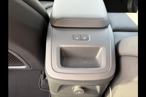 Volvo XC60 2.0 T8 Plug-in hybrid AWD Plus Dark LUCHTVERING| PANO| HARMAN KARDON| MEMORY STOELEN| ACHTERBANK VERWARMD| HUD| 360 CAMERA| RECENT ONDERHOUD GEHAD BIJ VOLVO DEALER\ FABRIEKSGARANTIE|