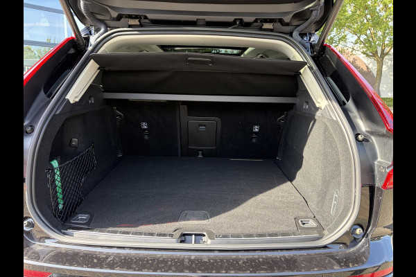Volvo XC60 2.0 T8 Plug-in hybrid AWD Plus Dark LUCHTVERING| PANO| HARMAN KARDON| MEMORY STOELEN| ACHTERBANK VERWARMD| HUD| 360 CAMERA| RECENT ONDERHOUD GEHAD BIJ VOLVO DEALER\ FABRIEKSGARANTIE|