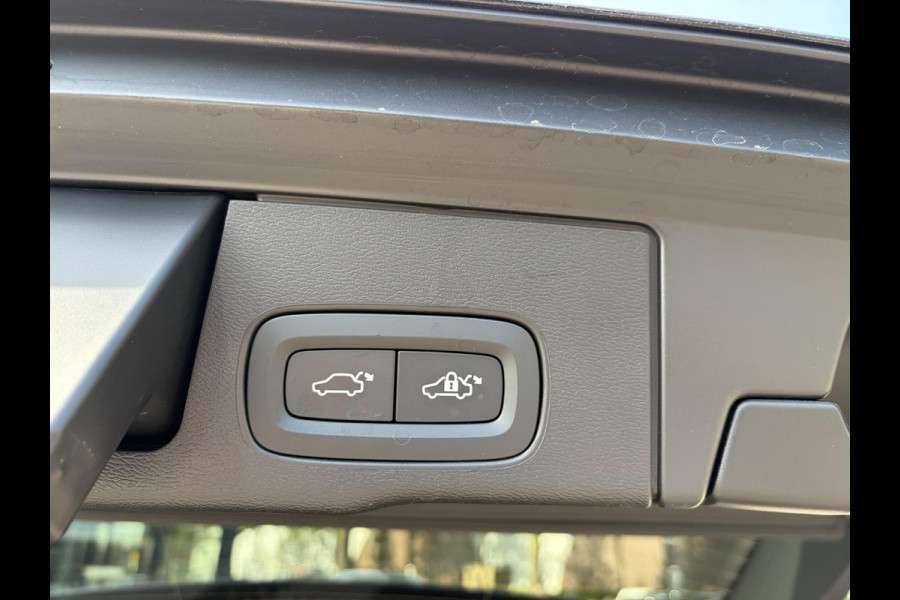 Volvo XC60 2.0 T8 Plug-in hybrid AWD Plus Dark LUCHTVERING| PANO| HARMAN KARDON| MEMORY STOELEN| ACHTERBANK VERWARMD| HUD| 360 CAMERA| RECENT ONDERHOUD GEHAD BIJ VOLVO DEALER\ FABRIEKSGARANTIE|