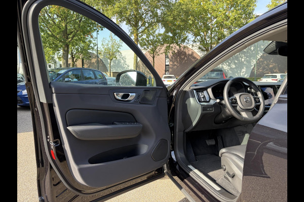 Volvo XC60 2.0 T8 Plug-in hybrid AWD Plus Dark LUCHTVERING| PANO| HARMAN KARDON| MEMORY STOELEN| ACHTERBANK VERWARMD| HUD| 360 CAMERA| RECENT ONDERHOUD GEHAD BIJ VOLVO DEALER\ FABRIEKSGARANTIE|