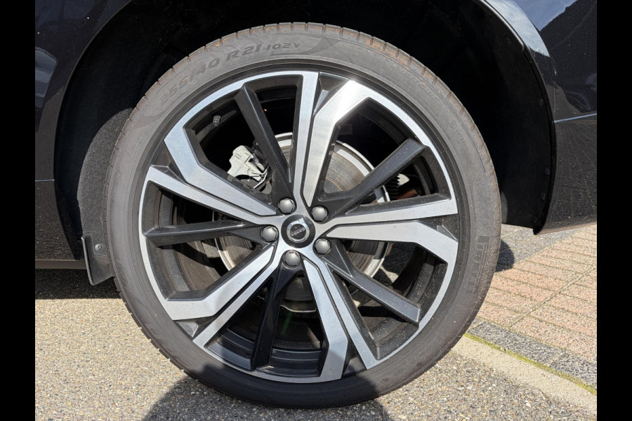 Volvo XC60 2.0 T8 Plug-in hybrid AWD Plus Dark LUCHTVERING| PANO| HARMAN KARDON| MEMORY STOELEN| ACHTERBANK VERWARMD| HUD| 360 CAMERA| RECENT ONDERHOUD GEHAD BIJ VOLVO DEALER\ FABRIEKSGARANTIE|