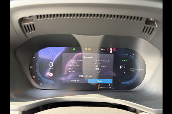 Volvo XC60 2.0 T8 Plug-in hybrid AWD Plus Dark LUCHTVERING| PANO| HARMAN KARDON| MEMORY STOELEN| ACHTERBANK VERWARMD| HUD| 360 CAMERA| RECENT ONDERHOUD GEHAD BIJ VOLVO DEALER\ FABRIEKSGARANTIE|