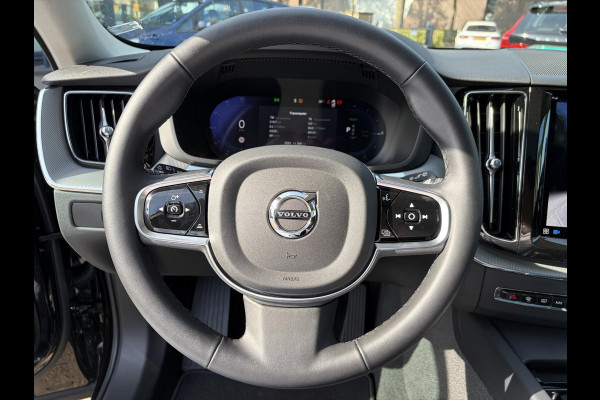 Volvo XC60 2.0 T8 Plug-in hybrid AWD Plus Dark LUCHTVERING| PANO| HARMAN KARDON| MEMORY STOELEN| ACHTERBANK VERWARMD| HUD| 360 CAMERA| RECENT ONDERHOUD GEHAD BIJ VOLVO DEALER\ FABRIEKSGARANTIE|