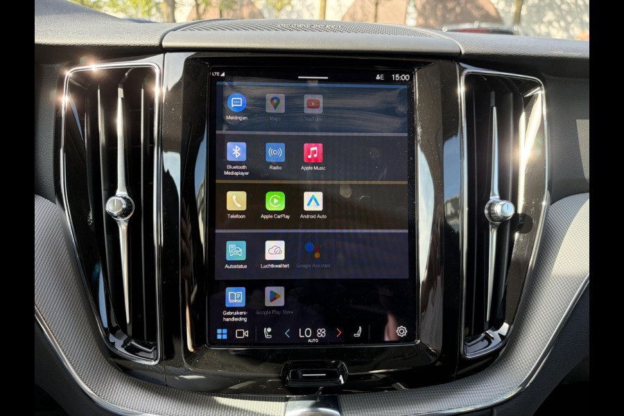 Volvo XC60 2.0 T8 Plug-in hybrid AWD Plus Dark LUCHTVERING| PANO| HARMAN KARDON| MEMORY STOELEN| ACHTERBANK VERWARMD| HUD| 360 CAMERA| RECENT ONDERHOUD GEHAD BIJ VOLVO DEALER\ FABRIEKSGARANTIE|