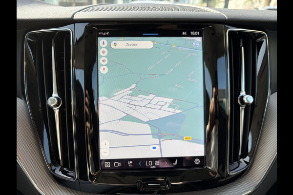 Volvo XC60 2.0 T8 Plug-in hybrid AWD Plus Dark LUCHTVERING| PANO| HARMAN KARDON| MEMORY STOELEN| ACHTERBANK VERWARMD| HUD| 360 CAMERA| RECENT ONDERHOUD GEHAD BIJ VOLVO DEALER\ FABRIEKSGARANTIE|