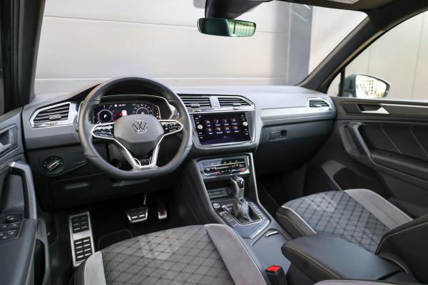 Volkswagen Tiguan 1.4 TSI eHybrid R-Line Business | BTW | PANO | ACC | CAMERA | DODEHOEK |