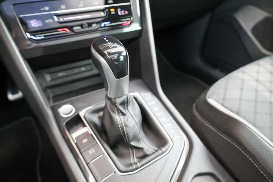 Volkswagen Tiguan 1.4 TSI eHybrid R-Line Business | BTW | PANO | ACC | CAMERA | DODEHOEK |
