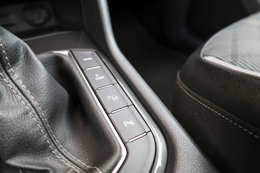 Volkswagen Tiguan 1.4 TSI eHybrid R-Line Business | BTW | PANO | ACC | CAMERA | DODEHOEK |
