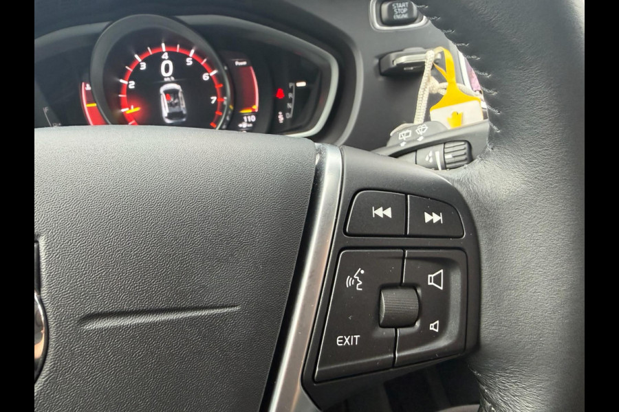 Volvo V40 Cross Country 1.5 T3 Summum | 2E EIGENAAR | 3/6 of 12 MND GARANTIE | PANO DAK | CAMERA | NAVI | MEMORY |