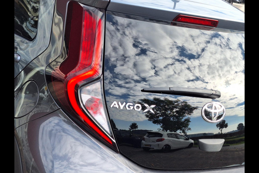 Toyota Aygo X 1.0 VVT-i MT Under Cover Automaat | Special Edition | Climate  | Navi | Camera | CC | 18"LM velgen |