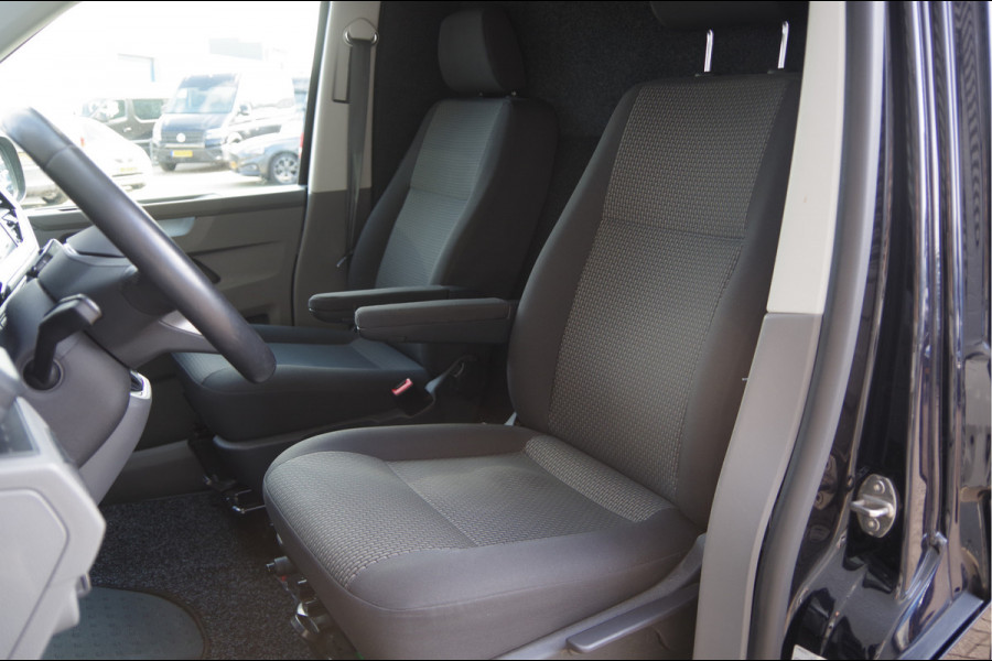 Volkswagen Transporter 2.0 TDI 150PK AUT. LED, DIGITAL COCKPIT, TREKHAAK, 17'' LMV, ADAPT. CRUISE, CAMERA, NAVI, AIRCO, PARKEERSENSOREN