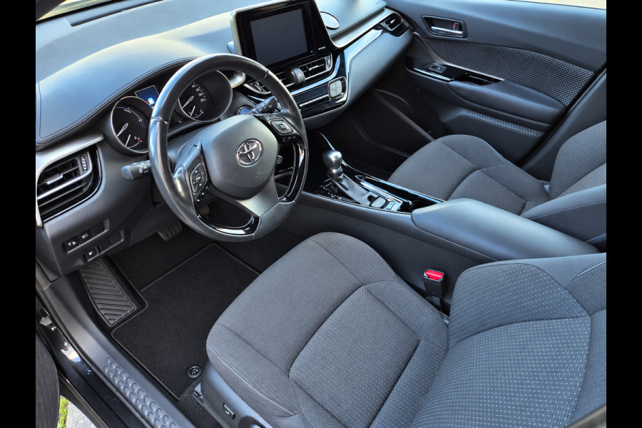 Toyota C-HR 1.8 Hybrid Dynamic Cruise! Line Assist! Acc! Camera! Stoelverwarming! Navi! Dab! Airco! Automaat! Mistlampen!