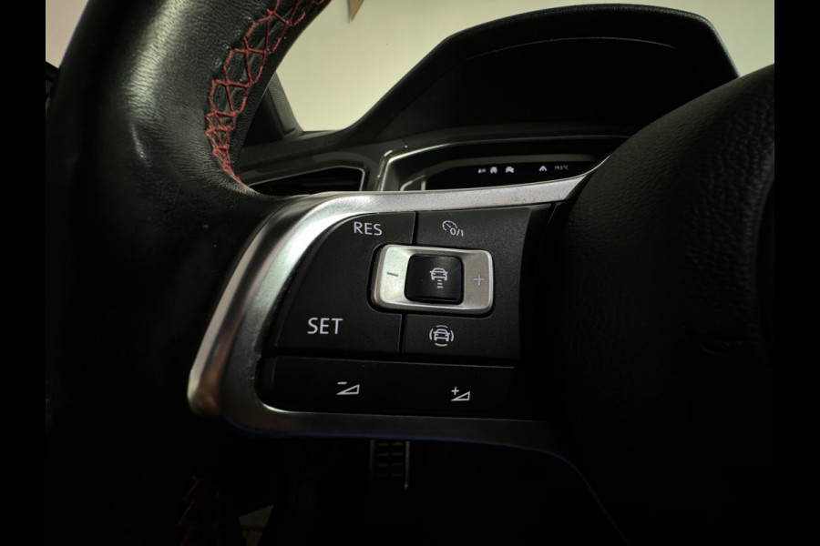 Volkswagen T-Roc 1.5 TSI Sport Pano|Keyless|Camera|Sfeer|ACC