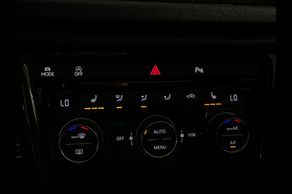 Volkswagen T-Roc 1.5 TSI Sport Pano|Keyless|Camera|Sfeer|ACC