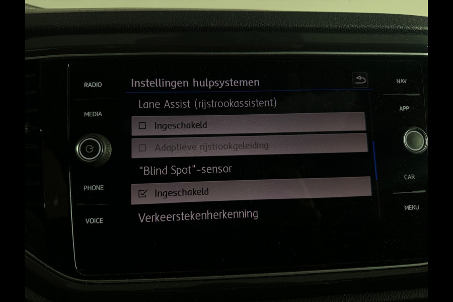 Volkswagen T-Roc 1.5 TSI Sport Pano|Keyless|Camera|Sfeer|ACC