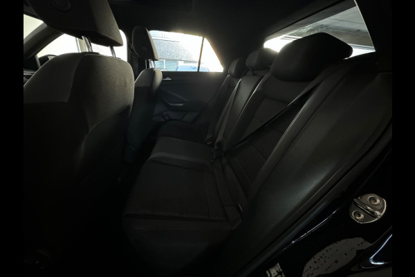 Volkswagen T-Roc 1.5 TSI Sport Pano|Keyless|Camera|Sfeer|ACC
