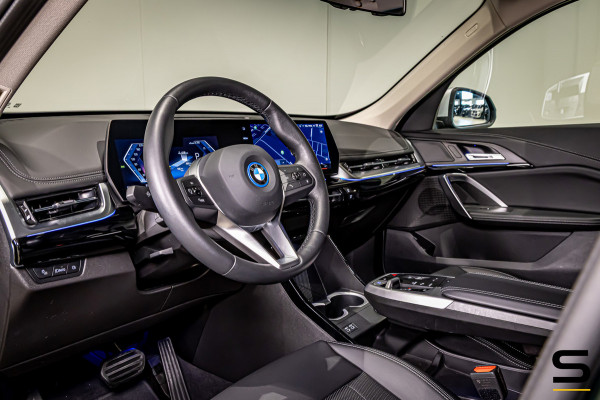 BMW iX1 EDrive30 X-Line|Sanremo Green|M-onderstel|Parking As