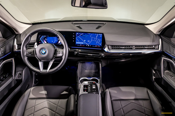 BMW iX1 EDrive30 X-Line|Sanremo Green|M-onderstel|Parking As