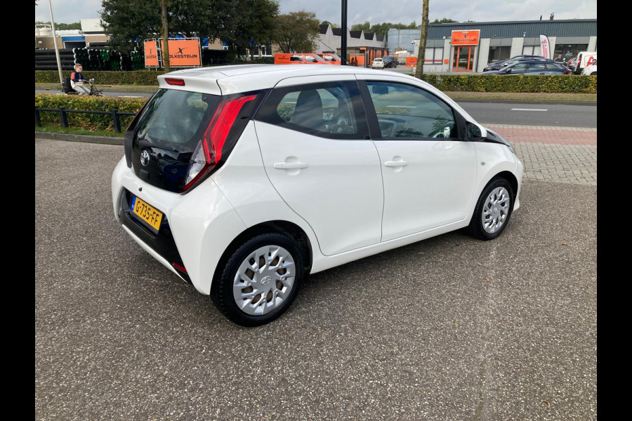 Toyota Aygo 1.0 VVT-i X-Play | 2019 | 233.000 KM | Airco | Multimedia | APK 09-2027