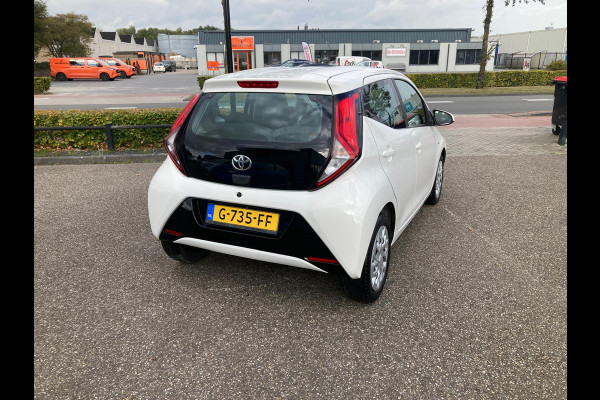 Toyota Aygo 1.0 VVT-i X-Play | 2019 | 233.000 KM | Airco | Multimedia | APK 09-2027