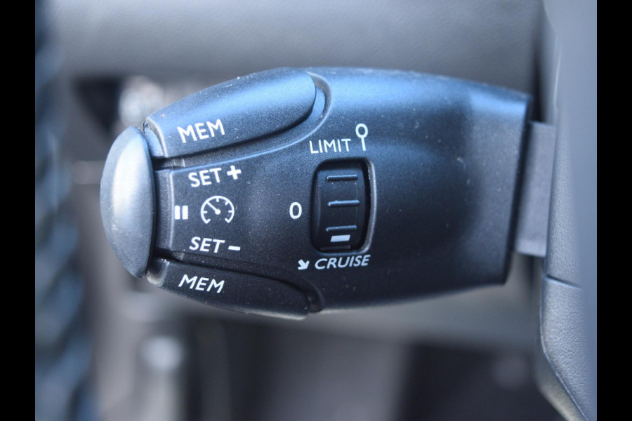 Peugeot e-2008 EV Active 50 kWh | SOH 91.7% | CLIMATE CONTROL | PARKEERSENSOREN MET CAMRERA | CRUISE CONTROL |