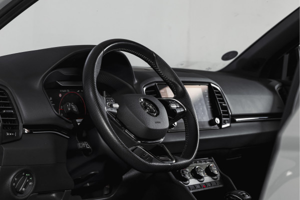 Škoda Karoq 1.5 TSI ACT 150 PK Sportline Business | Afn. Trekhaak | Dig. Cockpit | Adapt. Cruise | Stoel-+Stuurverw. | Matrix LED | Camera | NAV+App. Connect | ECC | Elek. Klep | LM 18" |