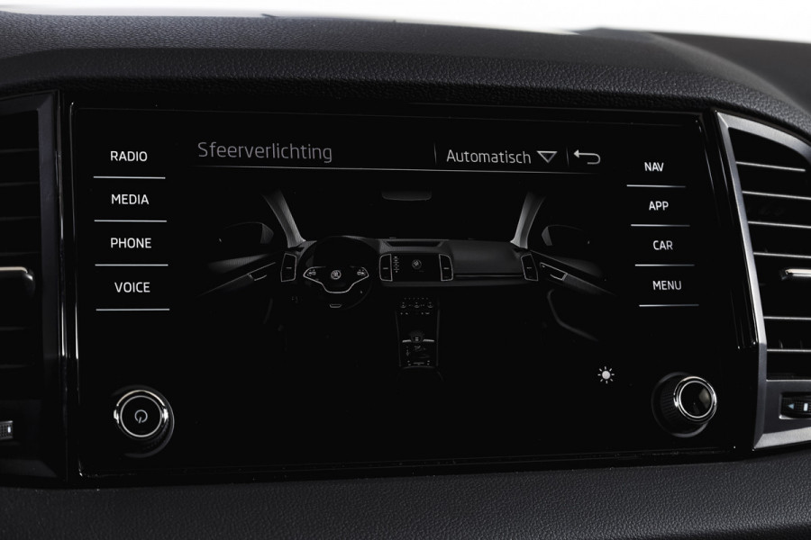 Škoda Karoq 1.5 TSI ACT 150 PK Sportline Business | Afn. Trekhaak | Dig. Cockpit | Adapt. Cruise | Stoel-+Stuurverw. | Matrix LED | Camera | NAV+App. Connect | ECC | Elek. Klep | LM 18" |