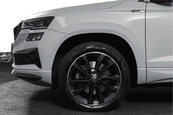 Škoda Karoq 1.5 TSI ACT 150 PK Sportline Business | Afn. Trekhaak | Dig. Cockpit | Adapt. Cruise | Stoel-+Stuurverw. | Matrix LED | Camera | NAV+App. Connect | ECC | Elek. Klep | LM 18" |