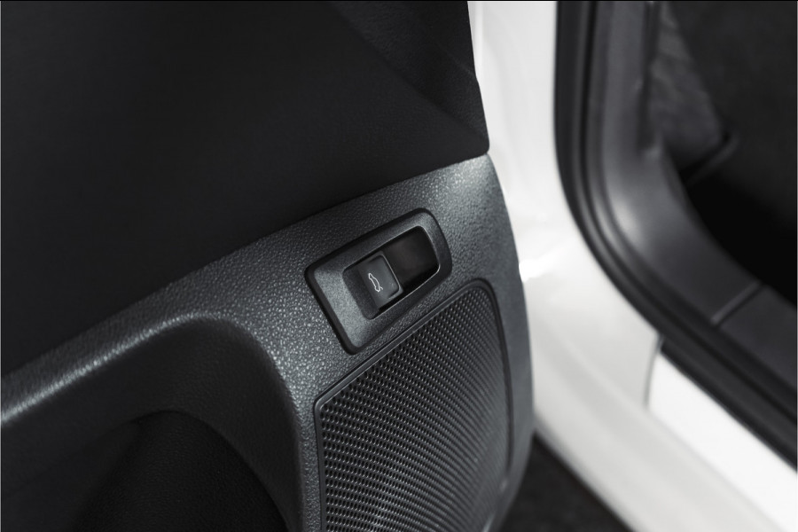 Škoda Karoq 1.5 TSI ACT 150 PK Sportline Business | Afn. Trekhaak | Dig. Cockpit | Adapt. Cruise | Stoel-+Stuurverw. | Matrix LED | Camera | NAV+App. Connect | ECC | Elek. Klep | LM 18" |