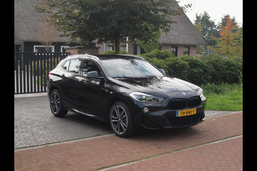 BMW X2 sDrive18i High Executive | M-pakket | Camera | Head-Up Display | Navi | Afneembare Trekhaak | NL-Auto |