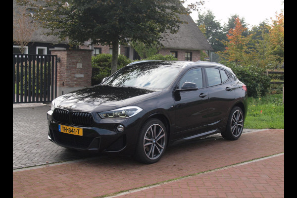 BMW X2 sDrive18i High Executive | M-pakket | Camera | Head-Up Display | Navi | Afneembare Trekhaak | NL-Auto |