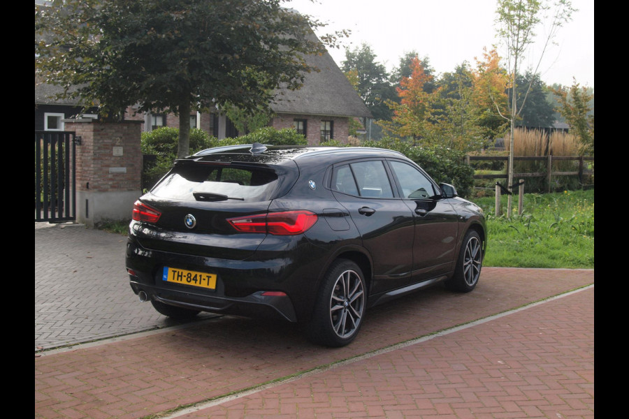 BMW X2 sDrive18i High Executive | M-pakket | Camera | Head-Up Display | Navi | Afneembare Trekhaak | NL-Auto |