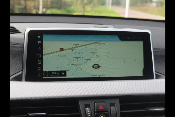 BMW X2 sDrive18i High Executive | M-pakket | Camera | Head-Up Display | Navi | Afneembare Trekhaak | NL-Auto |