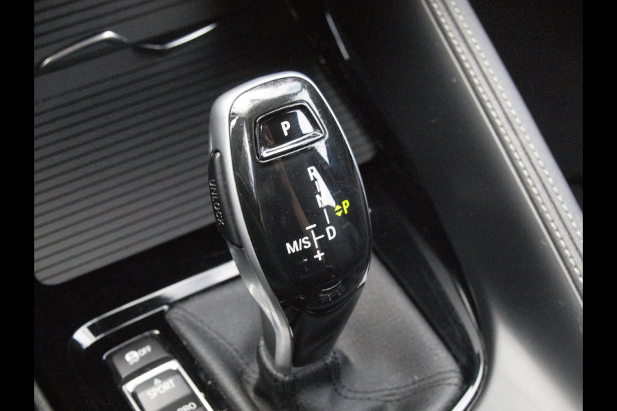 BMW X2 sDrive18i High Executive | M-pakket | Camera | Head-Up Display | Navi | Afneembare Trekhaak | NL-Auto |