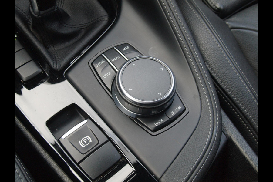 BMW X2 sDrive18i High Executive | M-pakket | Camera | Head-Up Display | Navi | Afneembare Trekhaak | NL-Auto |