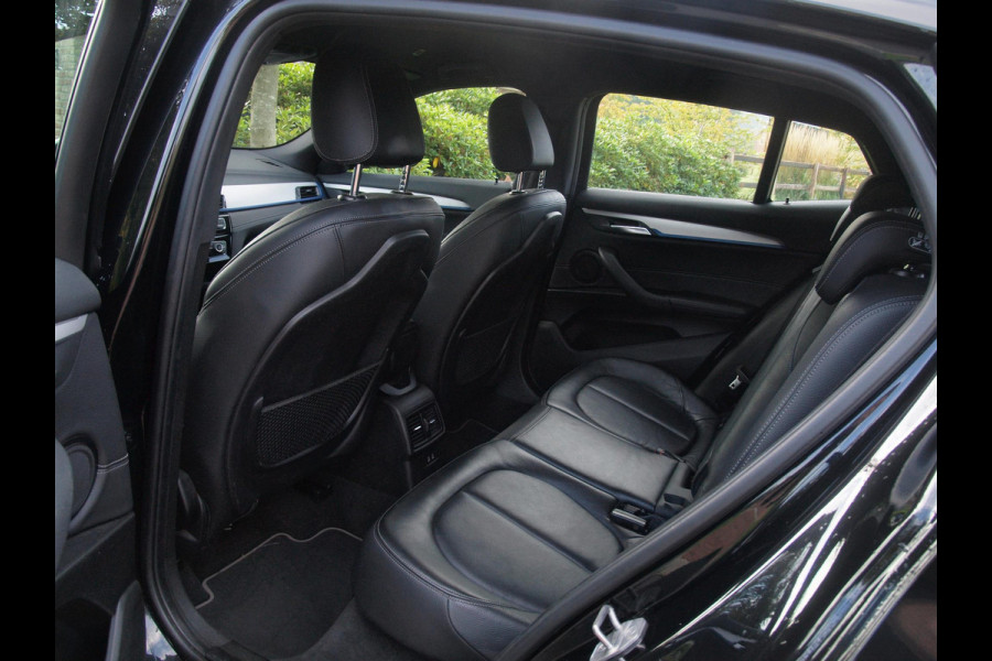 BMW X2 sDrive18i High Executive | M-pakket | Camera | Head-Up Display | Navi | Afneembare Trekhaak | NL-Auto |