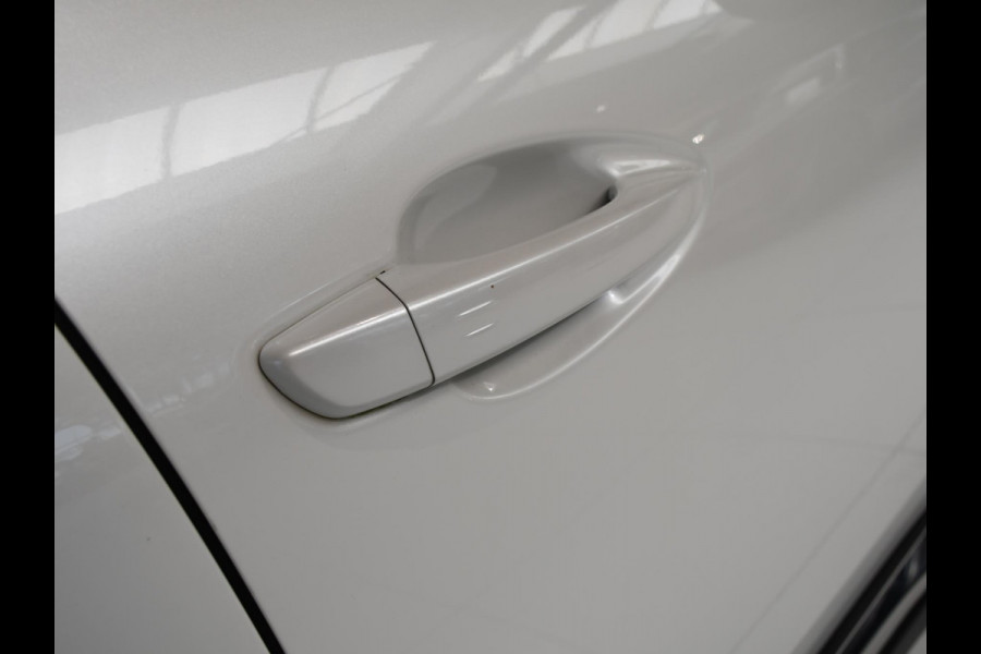 Peugeot 3008 1.6 HYbrid 225 GT | SOH 88.5%  | Alcantara | Stoelverwarming | Elektrisch bedienbare achterklep | Navigatie | Keyless Entry + Start