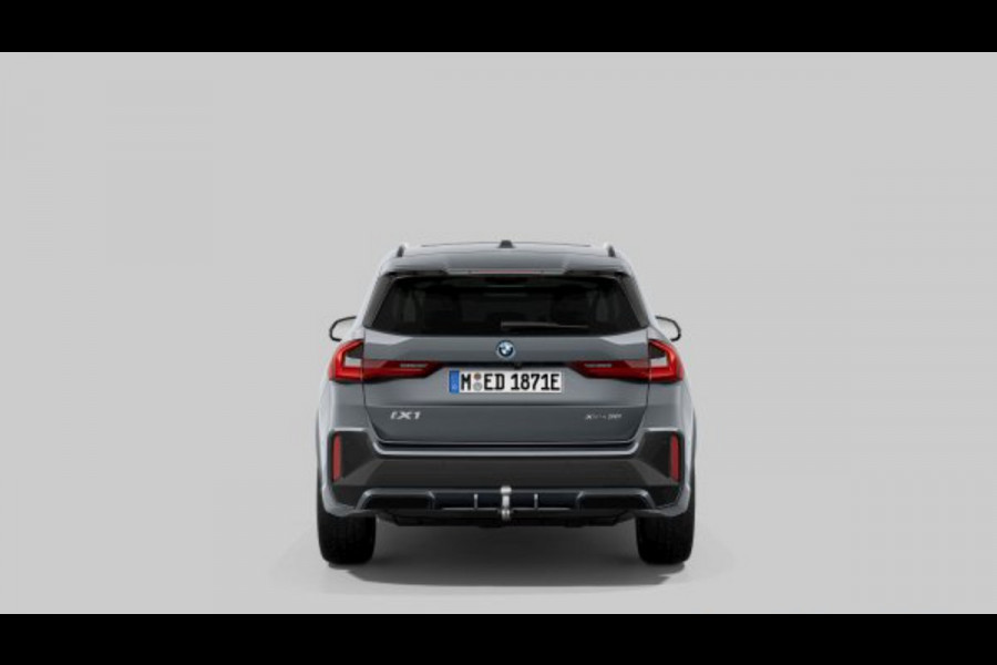 BMW iX1 XDrive30 67 kWh *Pano*Trekhaak*Head-Up*Camera*
