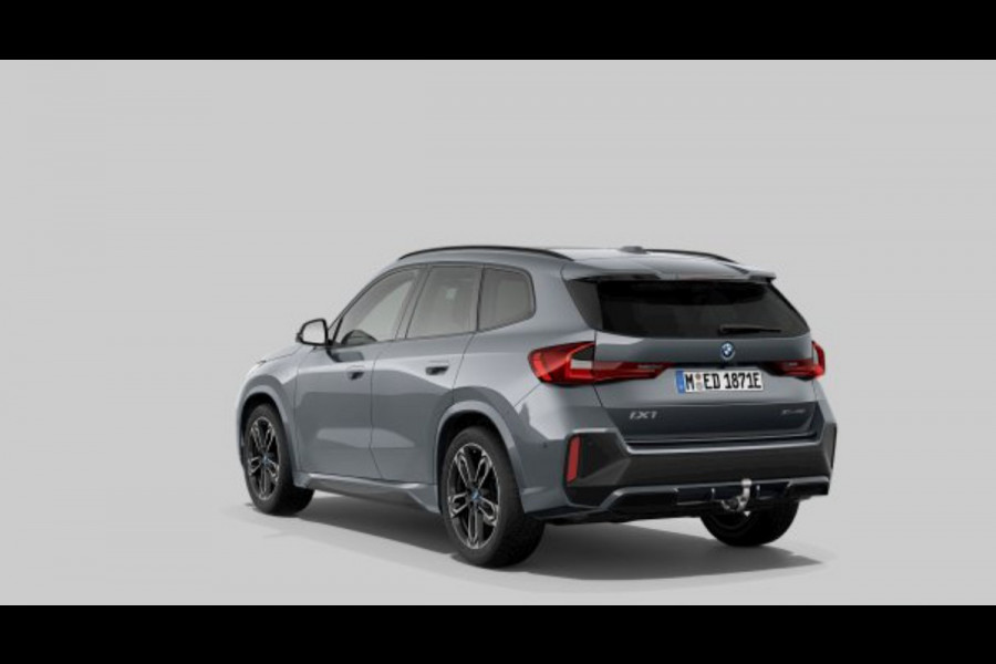 BMW iX1 XDrive30 67 kWh *Pano*Trekhaak*Head-Up*Camera*
